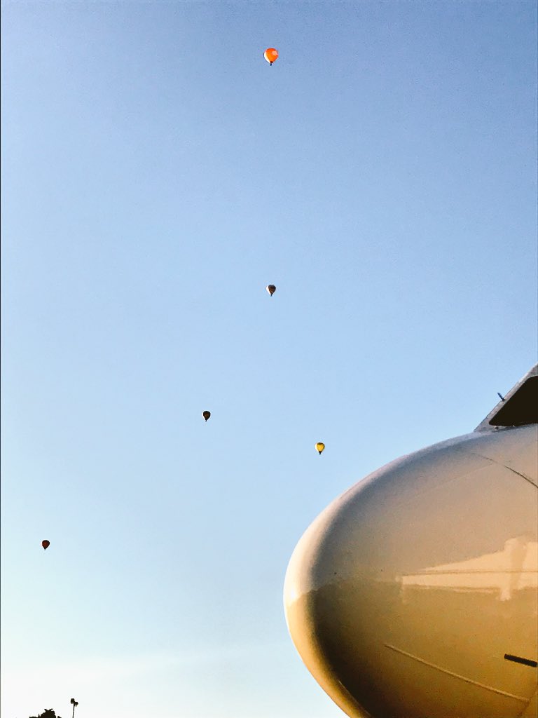 av8alot's tweet photo. They might not be 99 red balloons 🎶 but I found this very interesting #Lithuania #vilinus at a local time of 8 pm. #avgeek #hotairballons https://t.co/9YPOdWwnIH