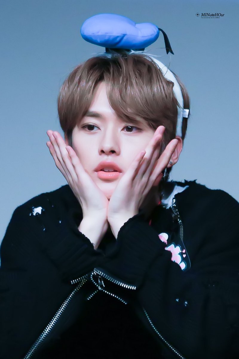 minutehour1025's tweet photo. 180421 잠실 팬사인회
#스트레이키즈 #StrayKids #민호 
#이민호 #Minho #IamNOT #리노 #LEEKNOW
#IamNOT #District9 https://t.co/dvU8LE9UCY