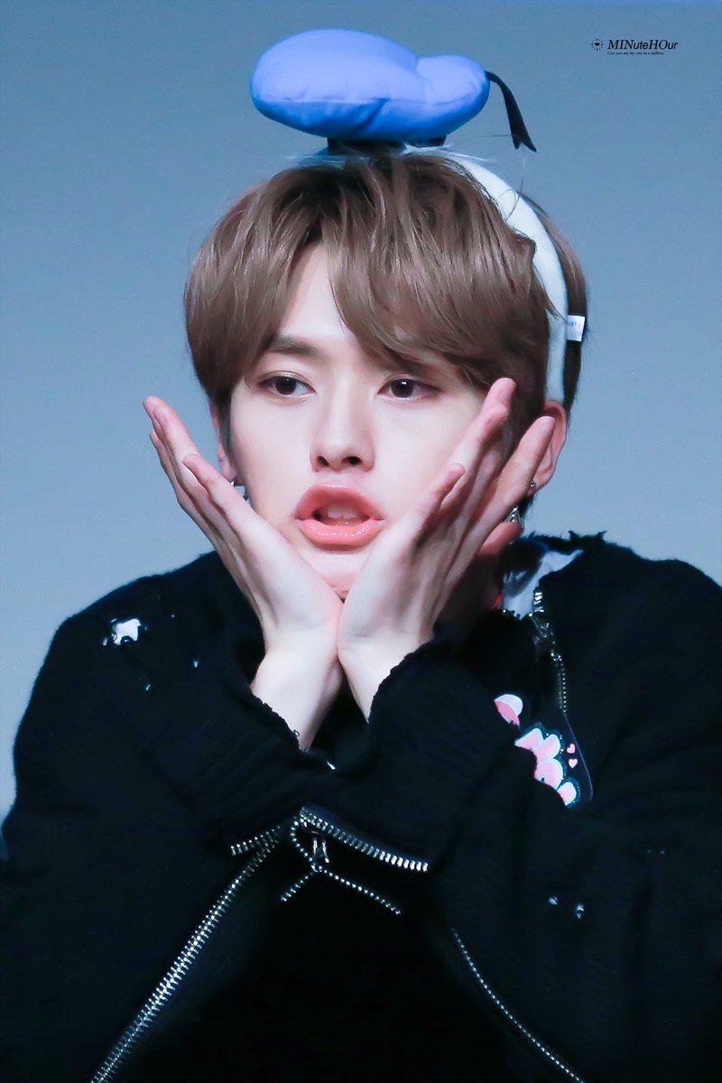 minutehour1025's tweet photo. 180421 잠실 팬사인회
#스트레이키즈 #StrayKids #민호 
#이민호 #Minho #IamNOT #리노 #LEEKNOW
#IamNOT #District9 https://t.co/dvU8LE9UCY