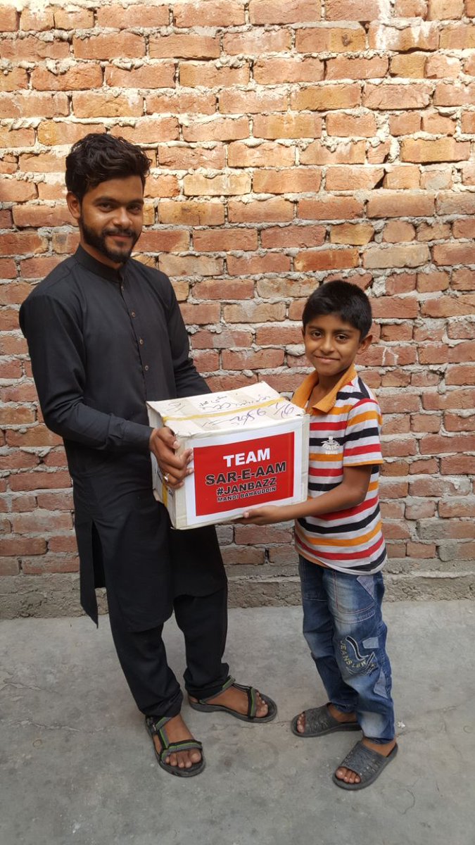 WafaZainabSyed4's tweet photo. آج منڈی بہاوالدین میں سرعام کے جانبازوں نے عید کی خوشیوں میں سب کو شامل کرنے کے لئیے کچھ مستحق خاندانوں میں راشن ٬ کپڑے اور کھلونے تقسیم کیے۔۔
آپ بھی اپنی عید کی خوشیوں اپنے آس پاس کے لوگوں کا خیال رکھیں
@iqrarulhassan
@KinzaSiddiq @WazimSyed
#Janbaaz
#MandiBahudin https://t.co/xPhTPv8yc4