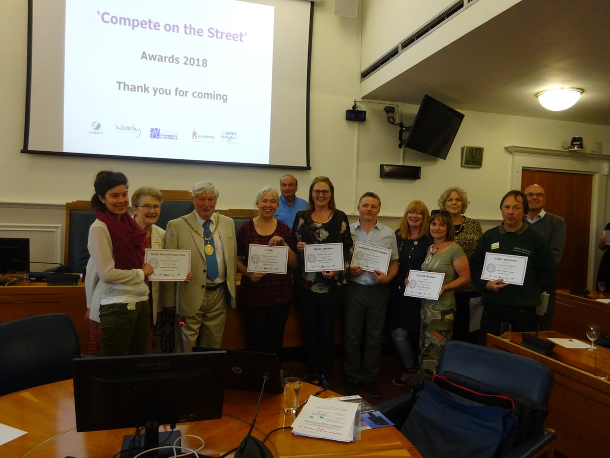 Results of the #Godalming 'Compete on the Street' mystery shopper survey were announced at a ceremony at Waverley offices on 22nd May. The High Street scored extremely well with a stunning 7 businesses scoring 98%.
Well done to everyone involved!
godalmingchamber.org/2018/05/compet…