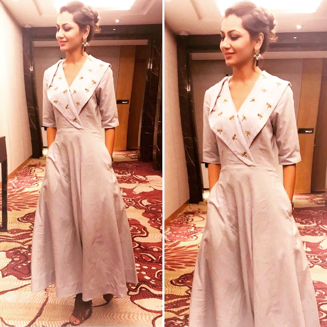 sritiholics's tweet photo. Pretty woman 💕💕 #dilmangemore
#sriti #pragya #munni #kumkumbhagya #iniyairumalargal #tw #loncengcinta #ahkalbim #fashionfile beautitude #love
📸 @ankiitaapatel
@sritianne @suman_nathwani @niyoss @aquamarine_2013
Assisted by @etik #jakarta #indonesia #sritijha #stylefile https://t.co/wc3LGMabBN