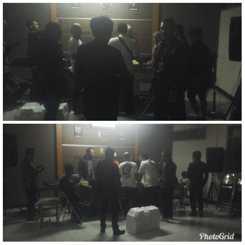 lurahmengger's tweet photo. Piket malam kel. Mengger penerimaan logistik Pilkada 2018 @pembdg @AntonSugiana @BdgKidul https://t.co/dImOxbebtl