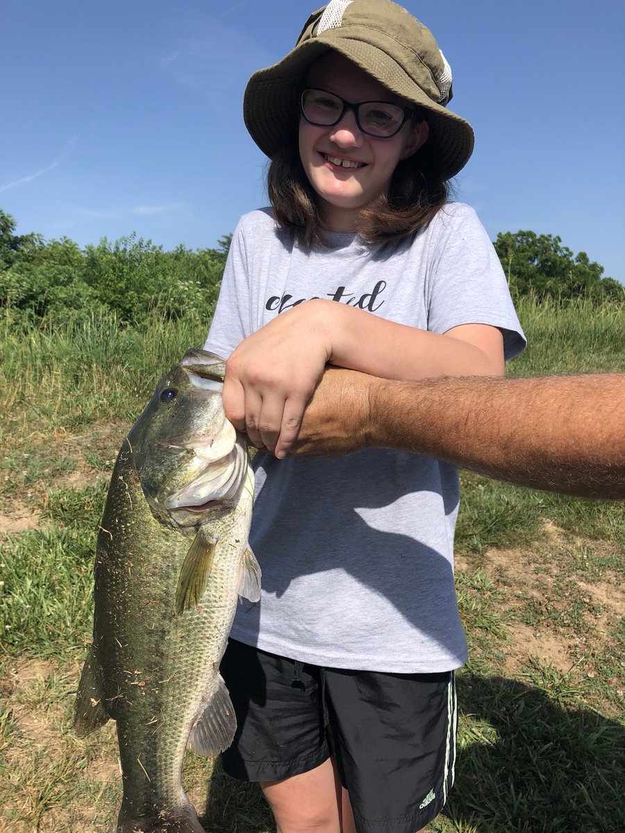 rleep34's tweet photo. Outdoor-U morning class tearing it up  at the pond today! Thanks @Coachwalk1021 @GaryGtgray for the help! The kids did awesome! @officialSPS #Explore! https://t.co/myvB0Qljv2