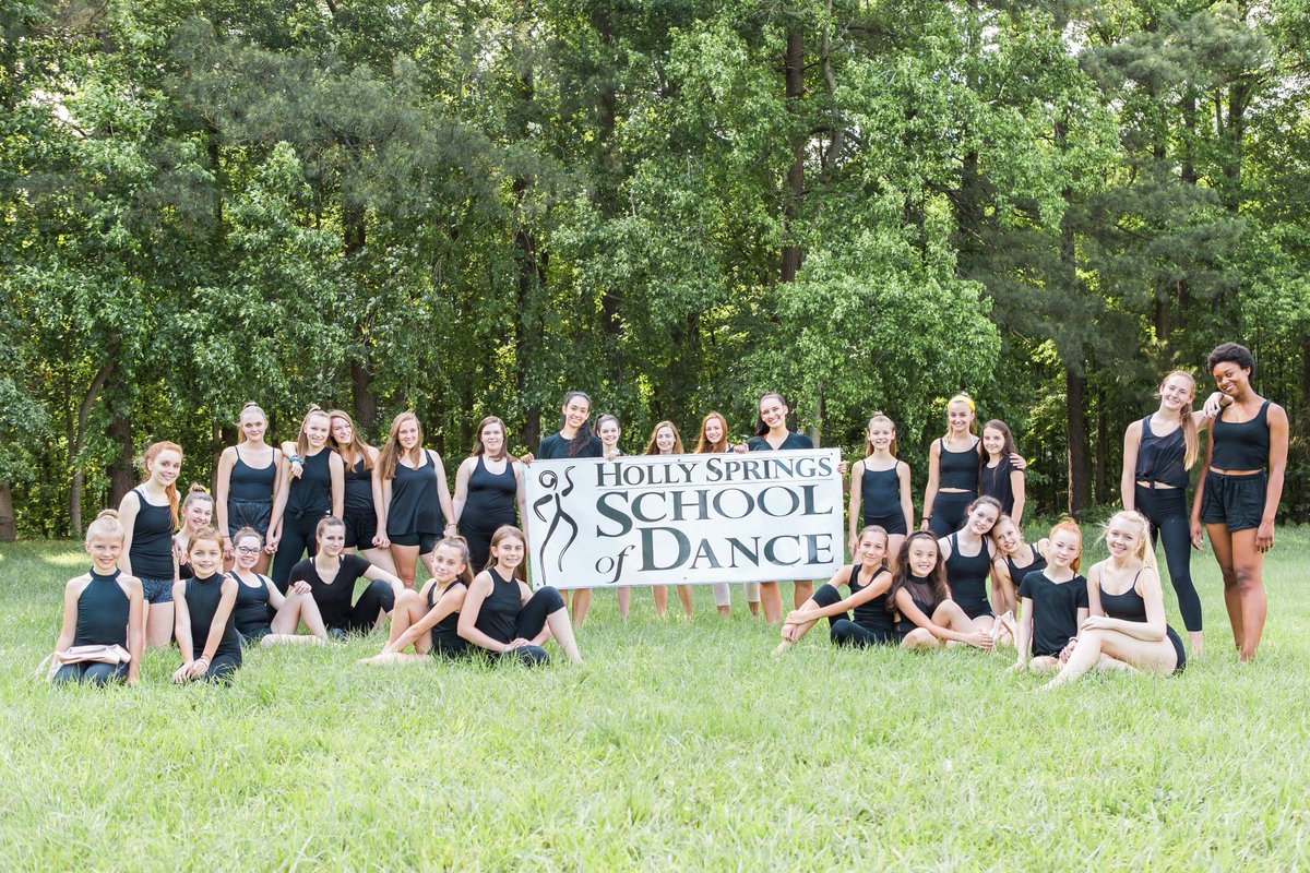 marilynhssod's tweet photo. If you don’t compete, then how do you know that your dancers are good? We just know. ❤️ Congratulations to these dancers who received college dance scholarships, summer study scholarships, and acceptance into fabulous summer programs. 🎉 Believe in yourself! #hssodway https://t.co/agj3KK67PE