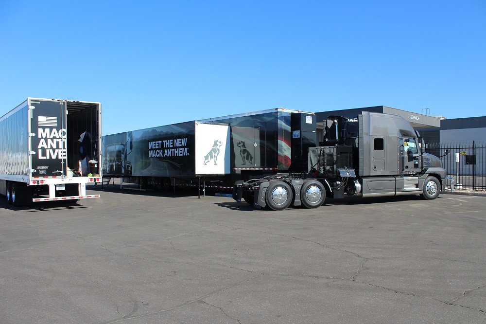 VanguardTrucks's tweet photo. The Mack Anthem Road Team is setting up in Phoenix. Stop by from 10am to 1pm to see the Anthem for yourself!  #MackAnthemLive https://t.co/V9MYKU7FoR
