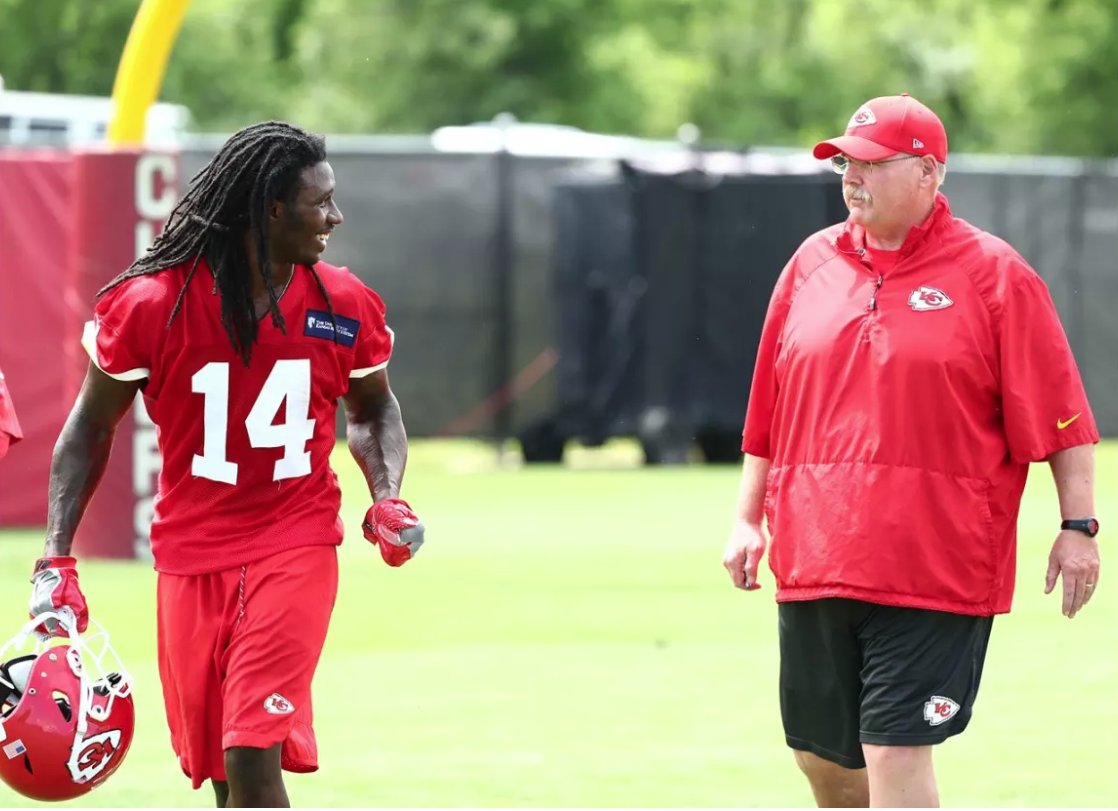 ChiefsReporter's tweet photo. Since 2014, Sammy Watkins is the only WR in the NFL to have at least 25 TDs and average at least 15 yards-per-catch.

He's good. https://t.co/YWgMr7Dzoz