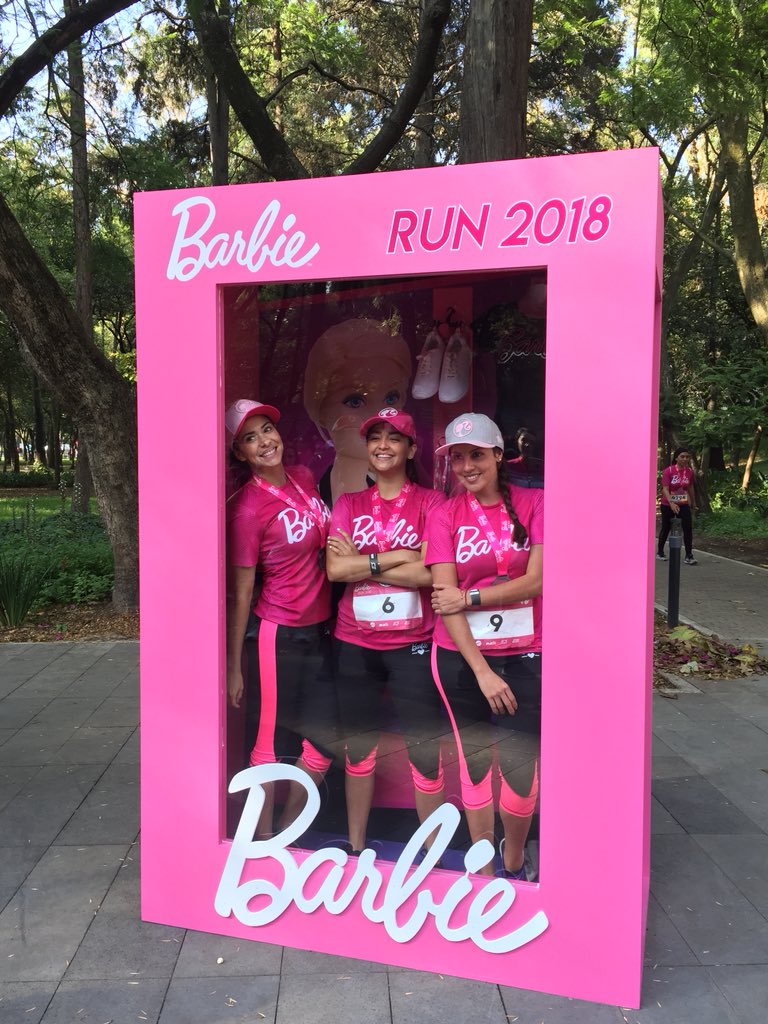 Cineinformacion's tweet photo. La 1a carrera de #Barbie en México se realizó el domingo 10 de junio en el circuito Bosque de Chapultepec. Más de 12 mil personas se dieron cita para cruzar la meta de #BarbieRun2018. Los registros se agotaron a pocos días de la apertura de las inscripciones @Barbie #BarbieRunMX https://t.co/omXkapBFih