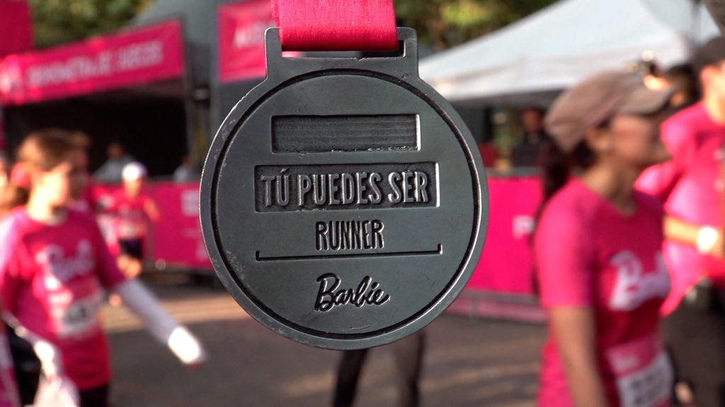 Cineinformacion's tweet photo. La 1a carrera de #Barbie en México se realizó el domingo 10 de junio en el circuito Bosque de Chapultepec. Más de 12 mil personas se dieron cita para cruzar la meta de #BarbieRun2018. Los registros se agotaron a pocos días de la apertura de las inscripciones @Barbie #BarbieRunMX https://t.co/omXkapBFih