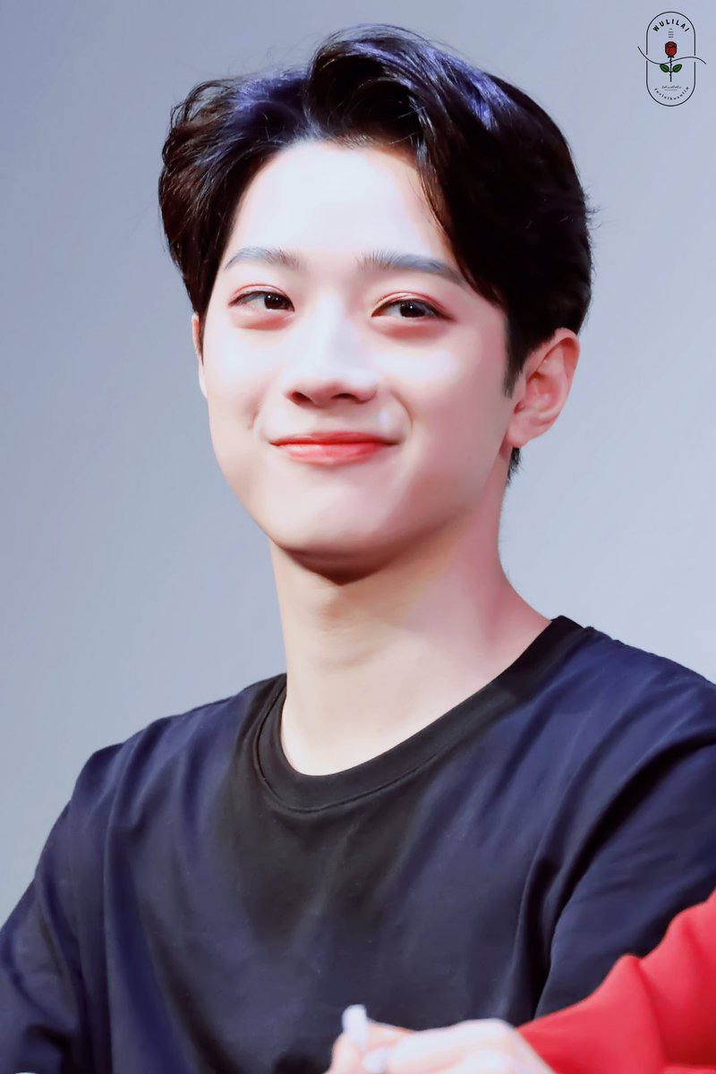 wulilai's tweet photo. #라이관린 #賴冠霖 180610 광화문팬싸 고화질 https://t.co/a8vzYQe5I2