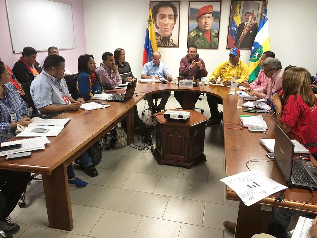 josemvasquez's tweet photo. Nos encontramos en este momento en sesión de trabajo con los Alcaldes y Alcaldesas. Tratando temas importantes como la distribución de alimentos, estrategias para mejorar y resultados del inicio de los cuadrantes de inspección, seguimiento y control económico en 15 Municipios. https://t.co/v4ewWnO9B7