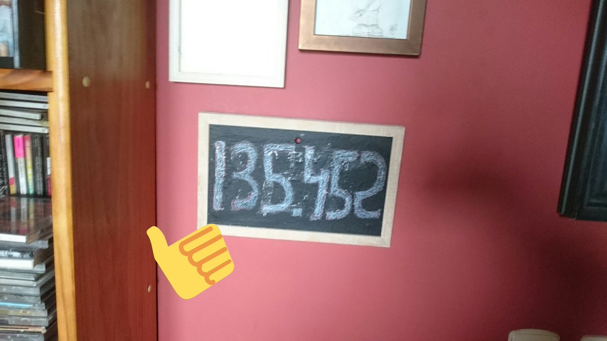 AbeRendo's tweet photo. Son horas de cambiar a decoración do salón #iomtt2018 #iomtt #EllanVannin #IsleofMan #Roadracingnews #RoadRacing #RecordLap #SeniorTT https://t.co/qwV6NTDbOP