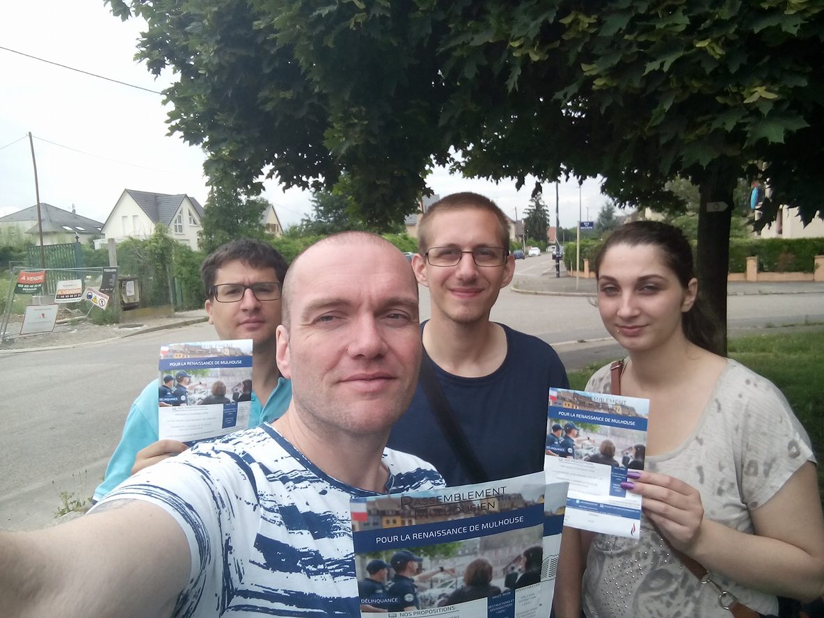 RNMulhouse's tweet photo. Toujours sur le terrain pour le rassemblement mulhousien quartier #Bourtzwiller à #Mulhouse 🙂 https://t.co/mjtAvld5CQ