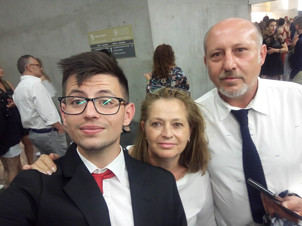 fleki_96's tweet photo. Tengo los mejores amigos, los mejores padres y a mi mismo, que mas voy a querer? https://t.co/ZvtQgqvvoJ