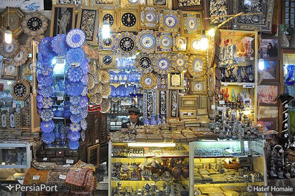 PersiaPortCom's tweet photo. #Iran bazaars are the best places to see a variety of #handicrafts &amp; the process of their creation. When in Iran, don't miss bazaars. Here are some of them.
↳https://t.co/W5yULYxCGG
#RediscoverIran #PersiaPort #Travel #bazaar #WorldHandicraftsDay #MondayMotivation #ttot #Isfahan https://t.co/o9fPfS77lm