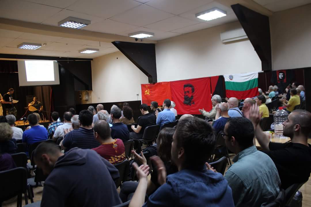 ✊Freedom for Grup Yorum✊

Grup Yorum played in Bulgaria to raise awareness for their repressed and incarcerated comrades under the banner 'Freedom for Grup Yorum'

#FreedomForGrupYorum
#GrupYorum #Bulgaria