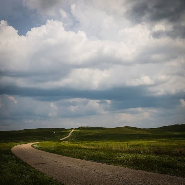 garydougherty_'s tweet photo. Impending Sandhills Tstorm
.
.
#nebraska #thegoodlife #grass #sharingnebraska #sandhills #nebraskaviews #nebraska #ne #tstorms #stormhour #canon #photography https://t.co/c21WVFaqGZ https://t.co/86I8lkZXmq