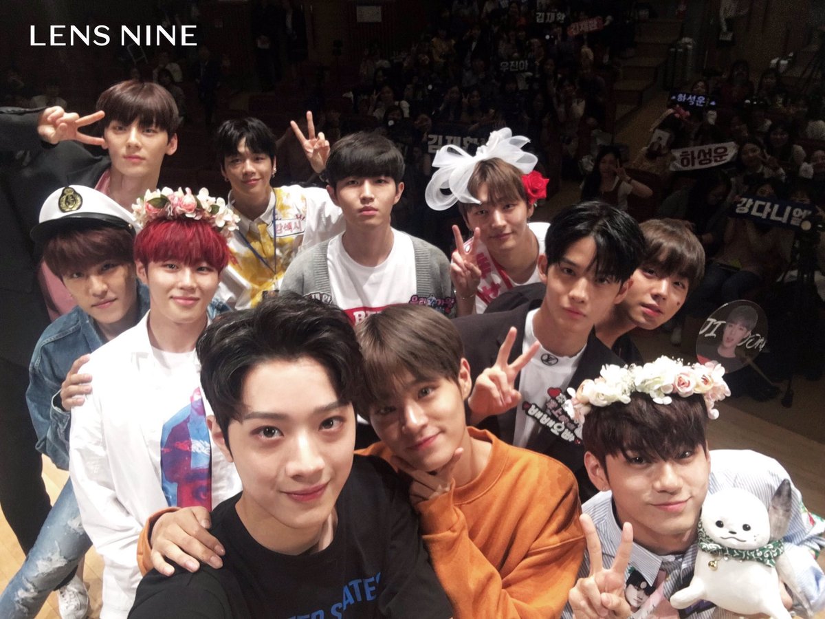 ONGSEONGWU_TH's tweet image. [📷]☁️🎪 ภาพเซลฟี่ของหนุ่มๆ #WANNAONE จากงานแฟนไซน์ Lens Nine ที่ผ่านมาค่ะ✨💛
©lensnine
#옹성우
#워너원