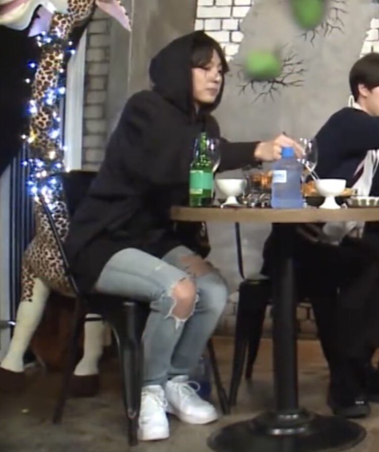 natgnab13's tweet photo. why must he be this cute just sitting there and minding his own business https://t.co/GO3bZGUjdC