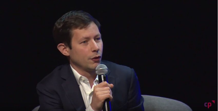 CroissancePlus's tweet photo. Le philosophe @fxbellamy échange avec les entrepreneurs sur l’importance de la culture et du sens au sein de l’entreprise. Retrouvez son intervention  : https://t.co/hspeWFwPZg https://t.co/v1eF3Xtchg