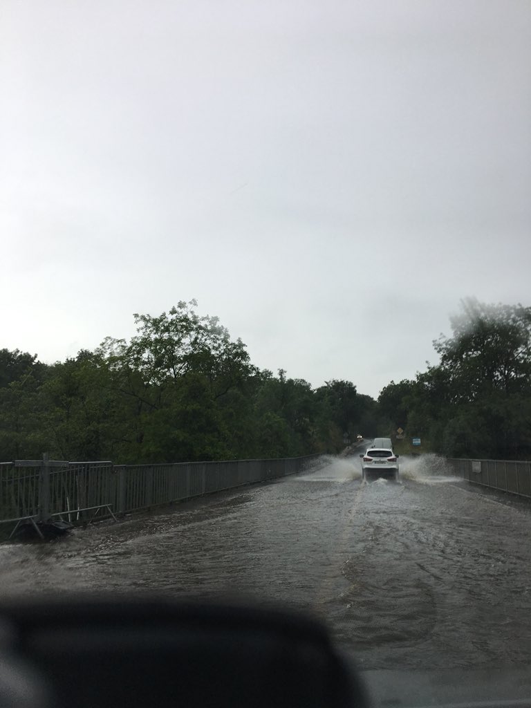 Guillaume_017's tweet photo. @jmcouderc @VISOV1 @e_niort Le secteur d’Argenton est touché, glissement de terrain et portion de la #D748 inondée en direction de Bressuire par endroit #meteo79 https://t.co/GRtVBHYjIl