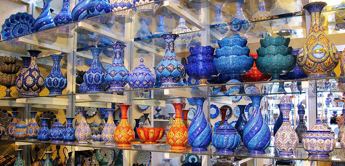 PersiaPortCom's tweet photo. #Iran bazaars are the best places to see a variety of #handicrafts &amp; the process of their creation. When in Iran, don't miss bazaars. Here are some of them.
↳https://t.co/W5yULYxCGG
#RediscoverIran #PersiaPort #Travel #bazaar #WorldHandicraftsDay #MondayMotivation #ttot #Isfahan https://t.co/o9fPfS77lm