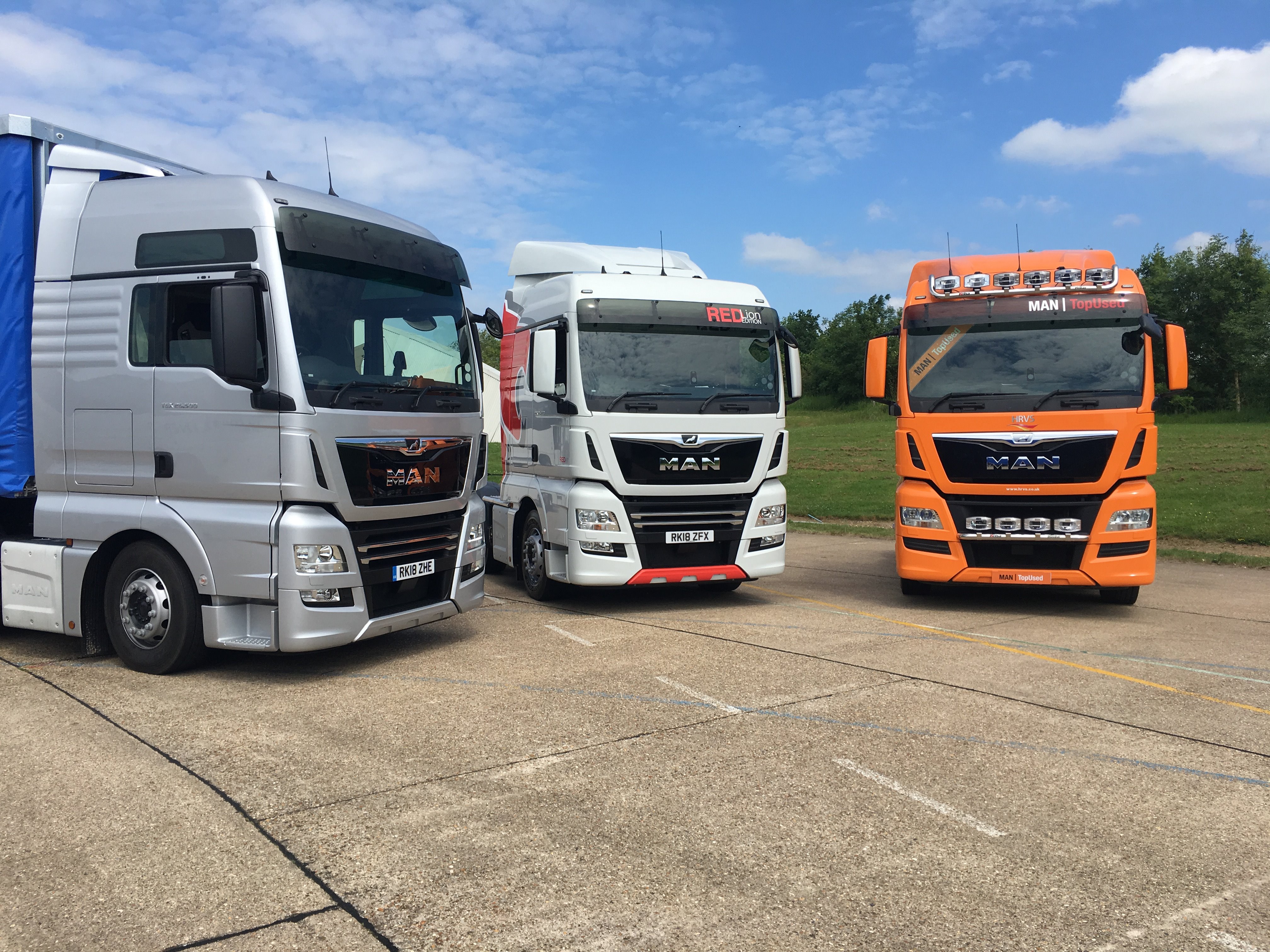 lustre hage varsel MAN Truck & Bus UK on Twitter: "A pride of MAN Lions seen at the MAN Truck  &amp; Bus UK Ride and Drive event @mantruckbusuk The TGX in silver is a  26.500,