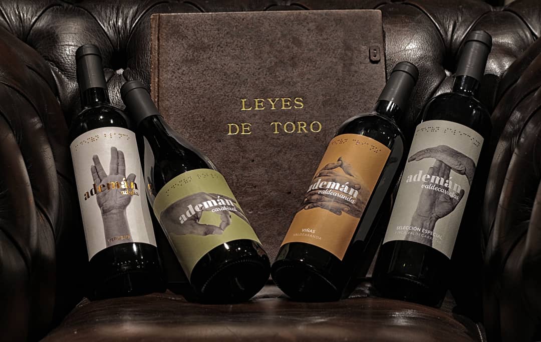 Pablochap's tweet photo. Allá por marzo de 1505 en la Ciudad de Toro... 

#ademán #ademanes  #vino #toro #maires #wine #winelover #circlegame #tiempomuerto  #timeout #braille #startrek #saludoverdejo #verdejo #tintos #comunicavino #reyescatolicos #reinajuana https://t.co/YO820eoGwU