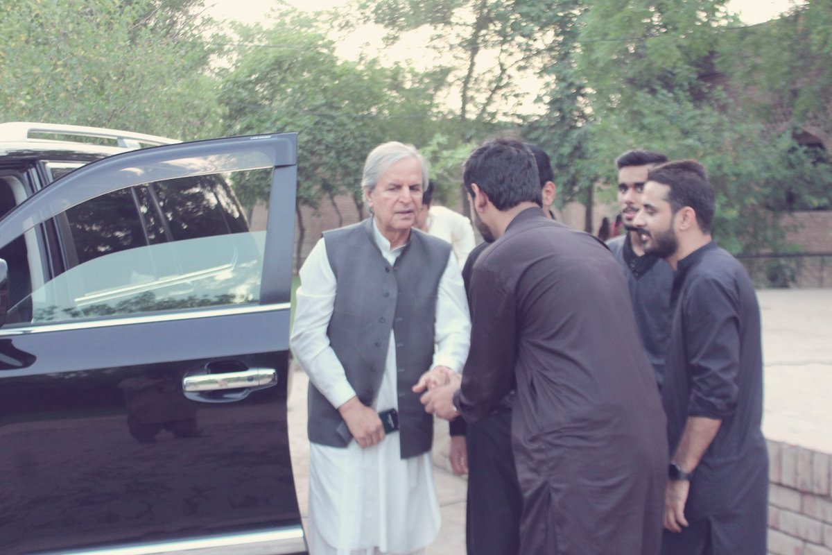 KhurramAniq's tweet photo. It was pleasure for me to meet Mr.Makhdoom Javaid Hashmi at Youth General Assembly's iftaar at SOS Village Multan. ๐
#YGA #YGAIftaar #SOSMultan #Hashmi https://t.co/3PYf6TG6Cd