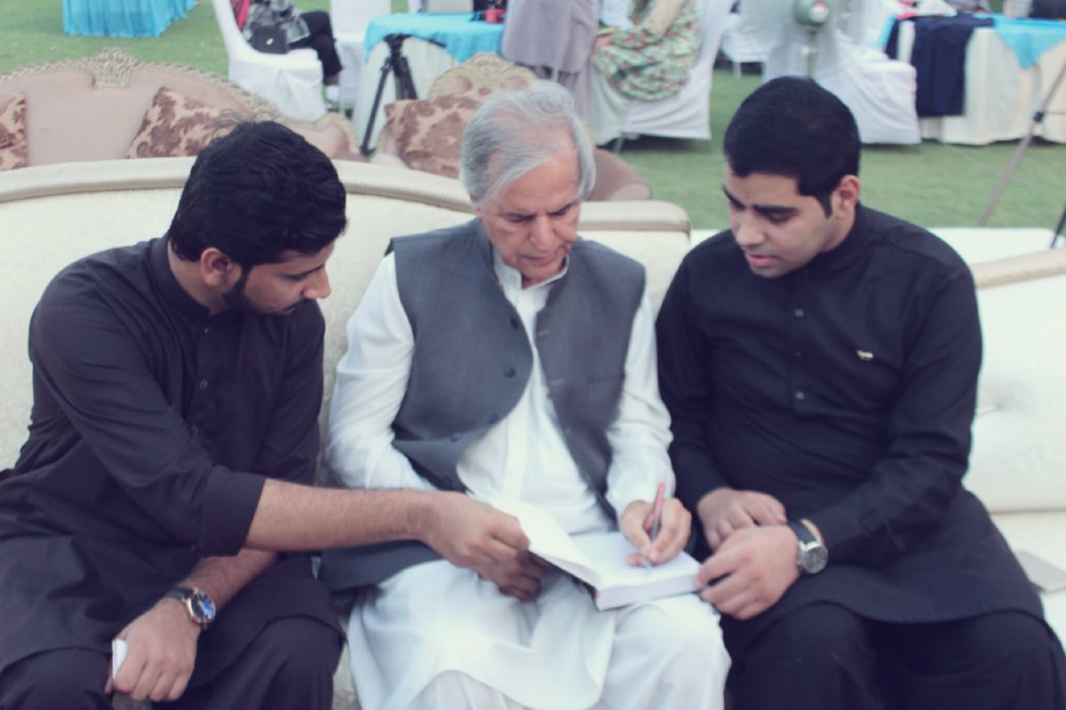 KhurramAniq's tweet photo. It was pleasure for me to meet Mr.Makhdoom Javaid Hashmi at Youth General Assembly's iftaar at SOS Village Multan. ๐
#YGA #YGAIftaar #SOSMultan #Hashmi https://t.co/3PYf6TG6Cd