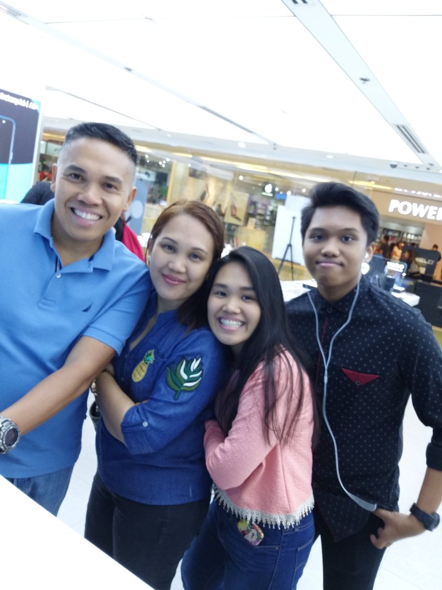 CDjoanne's tweet photo. My lovely family. https://t.co/oRvNInoA2X
