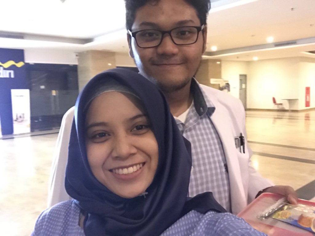 helloelvia's tweet photo. Visited @bagasmarsudi at his workplace yesterday, to bring him the bento he'd requested me to make the days before. 😄
.
*yes I sneaked a little something under the 1st layer of rice🤭❤️
#homemadebento https://t.co/kGXRhfHpWX