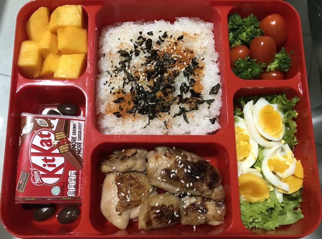 helloelvia's tweet photo. Visited @bagasmarsudi at his workplace yesterday, to bring him the bento he'd requested me to make the days before. 😄
.
*yes I sneaked a little something under the 1st layer of rice🤭❤️
#homemadebento https://t.co/kGXRhfHpWX