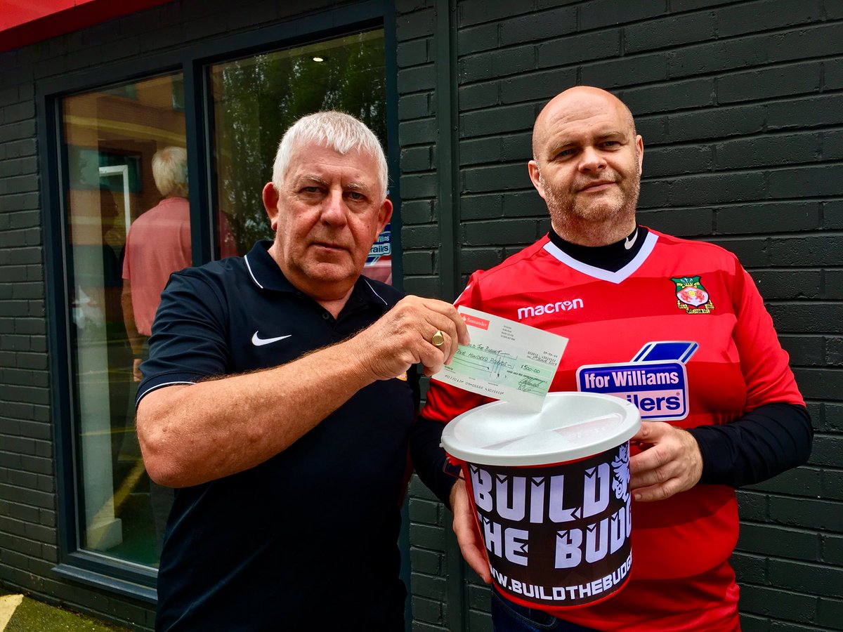 Wrexham_AFC's tweet photo. 🔴⚪️ BUILD THE BUDGET | Kings Mills Reds make @BuildTheBudget donation.
Read 👉🏻 https://t.co/Wt1HBIvitI #WeAreOneTeam https://t.co/sZ2WMw0Y6Z