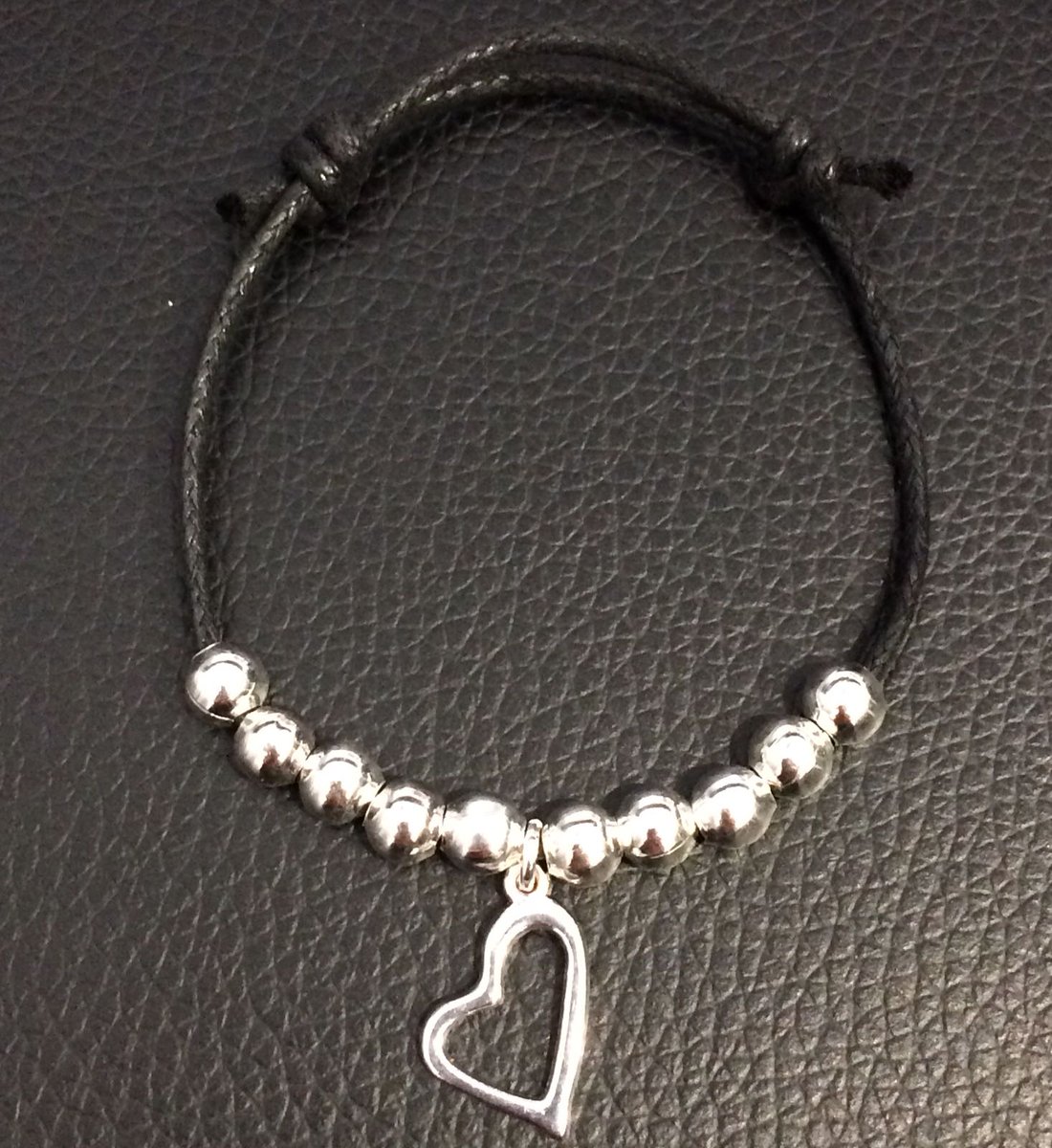 beadharrogate's tweet photo. We are really excited about our new Friendship Party. You can make various types of bracelets. Get in touch to book one of these cool new parties.#beadharrogate #birthdaygirl ##birthday #harrogate #childrensparties https://t.co/D16ArxvAHc