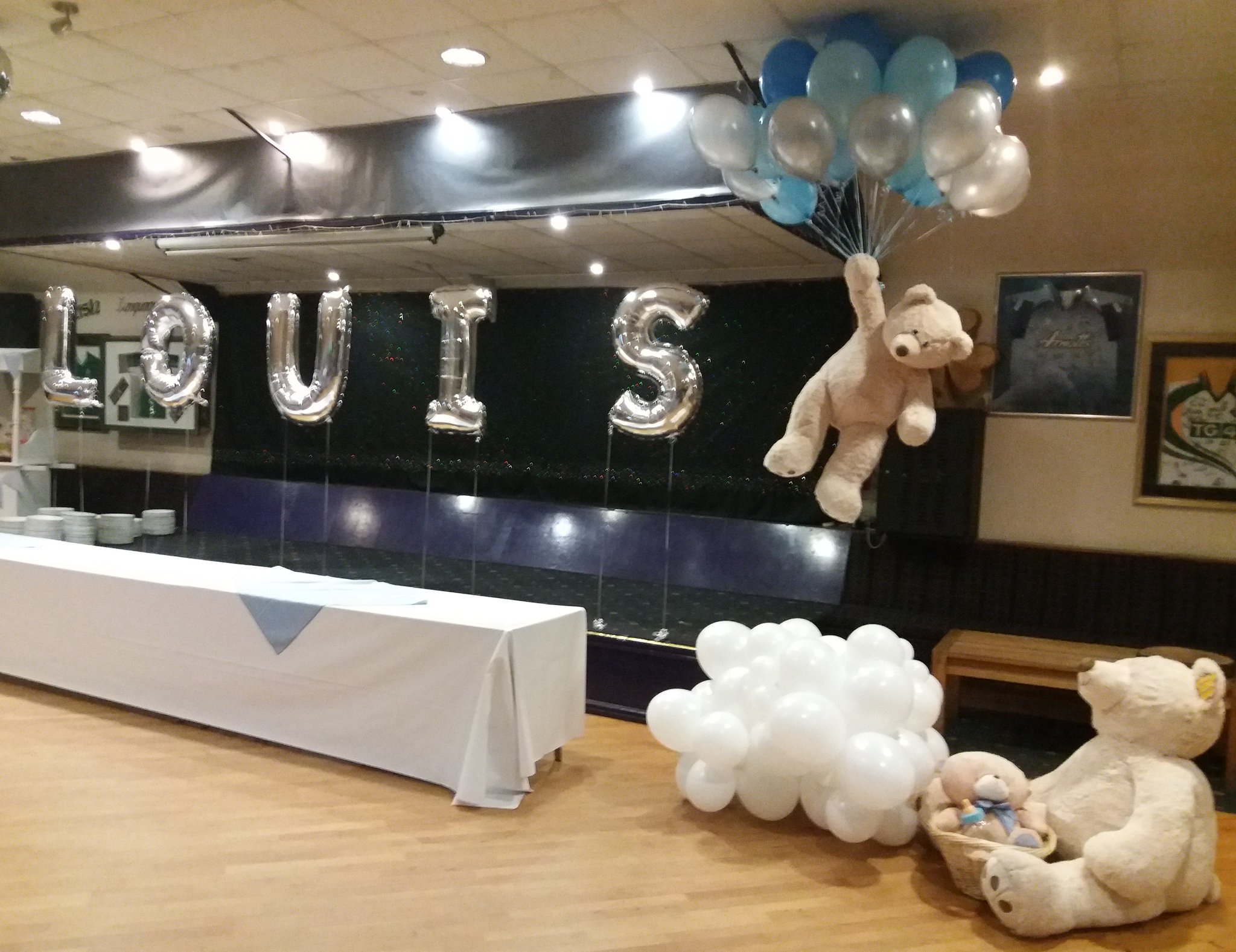 floating teddy bear balloon