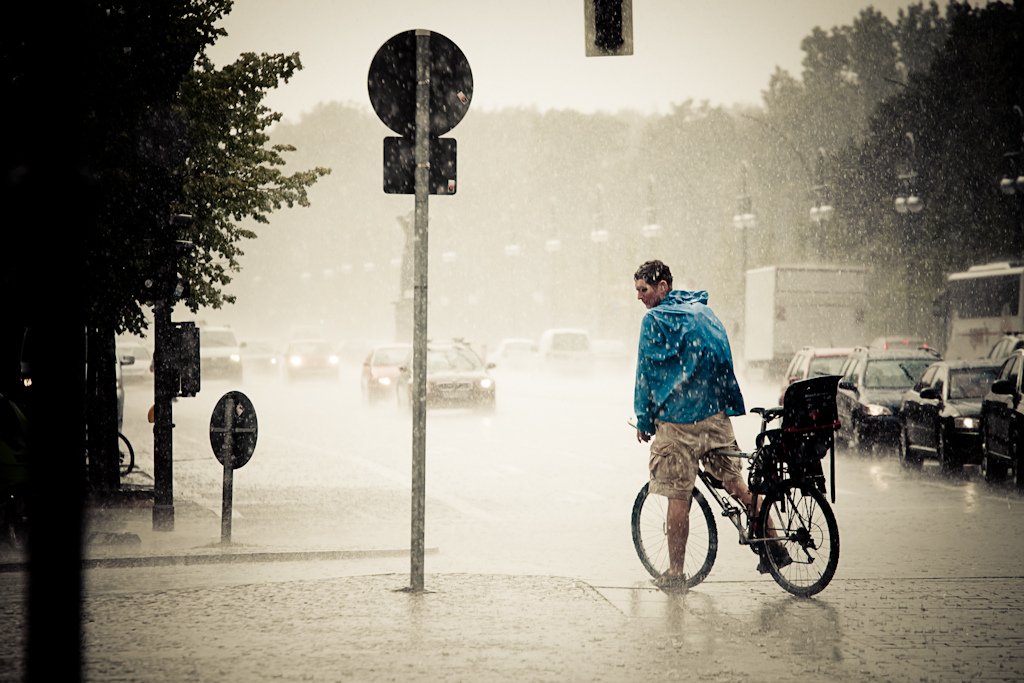 WeelzFr's tweet photo. Ami·e·s cyclistes, gaffe aux orages aujourd'hui ! ⛈️☔🚲
https://t.co/3M4hPPn8fC
#velopluie #resteausec #velourbain #solutionvelo #velotaf #mobiliteactive #cyclistequotidien #leaderdepignon https://t.co/If8c9ydDcl