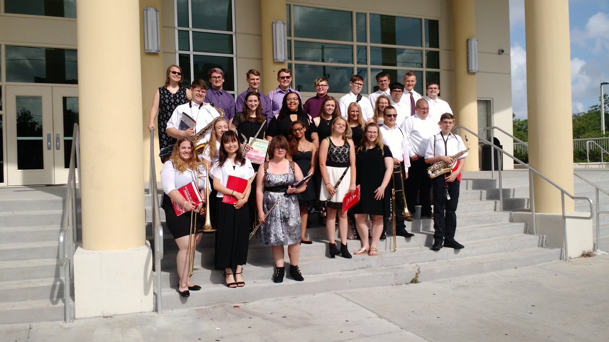 WCDistrict235's tweet photo. The high school band and choir traveled to Orlando, Florida to participate in Orlando Fest 2018. Students experienced performing for three musically trained judges, took part in a clinic, and both groups received superior ratings! #wcheat https://t.co/dAg3CLuiQp