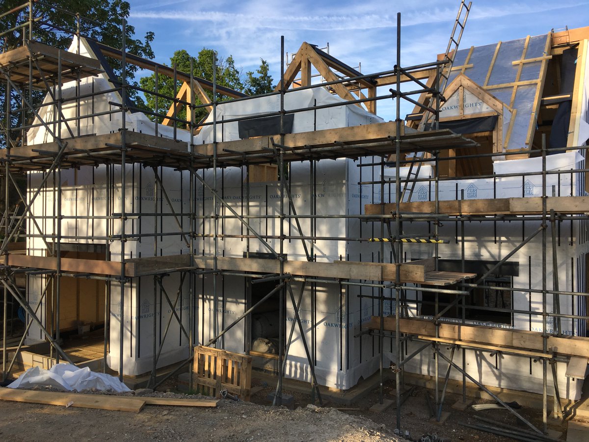 ParkgateBuilds's tweet photo. Our client's @Oakwrights #newbuild is coming along nicely! Next step is #tiling with @alincourtuk and #firstfix with our @ParkgateBuilds Team! #newbuild #oakframe #Construction #ProjectManagement https://t.co/KFvgPl2LQf