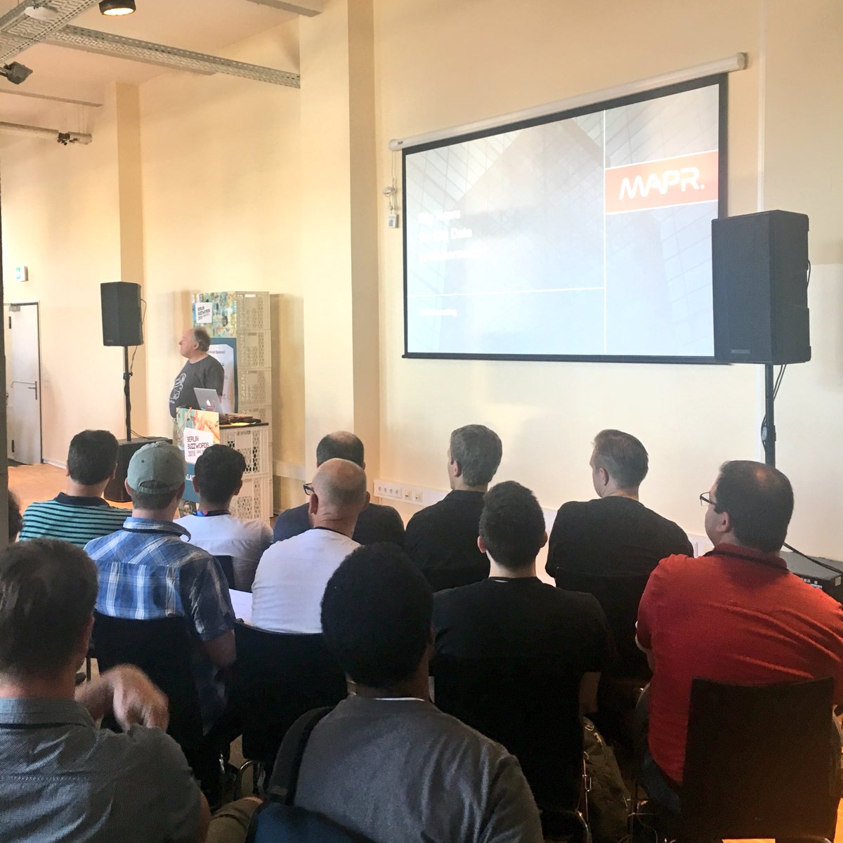 tboeghk's tweet photo. Yet another packed room with @ted_dunningon @kubernetesio 🚀#bbuzz #bbuzz18 https://t.co/XykDGGIhGb