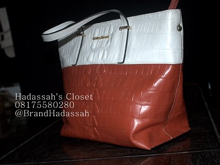 brandhadassah's tweet photo. Let our bags embellish your elegance! 
Call 08175580280 
Hadassah's Closet, 19 Durban Street, Off Adetokunbo Ademola, Wuse 2, Abuja. 
Your one-stop store for everything WEARS for WOMEN and CHILDREN. Our goods are from the USA especially MACY's STORE! https://t.co/qHbJy5iy6G