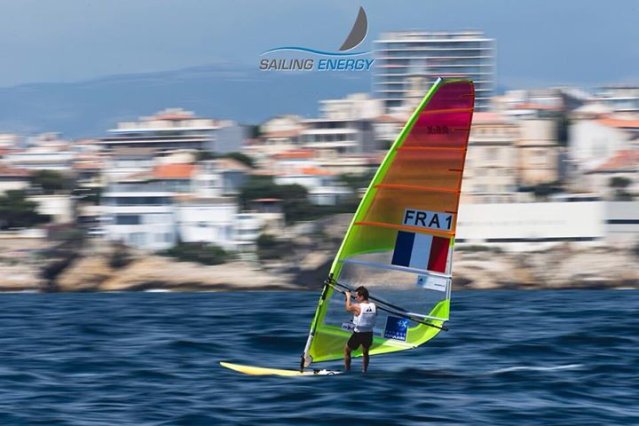 Logistics_Eco's tweet photo. LOUIS GIARD > 🇫🇷 [World Cup Final] 🇫🇷 Je prends la 3ème place du classement général provisoire aux côtés de mes camarades de l’Equipe de France Pierre Le Coq &amp; Thomas Goyard Windsurfing ! Encore une belle journée dans la rade de Marseille,... https://t.co/SnQJI76rmA #employee https://t.co/mXqlR1raS8
