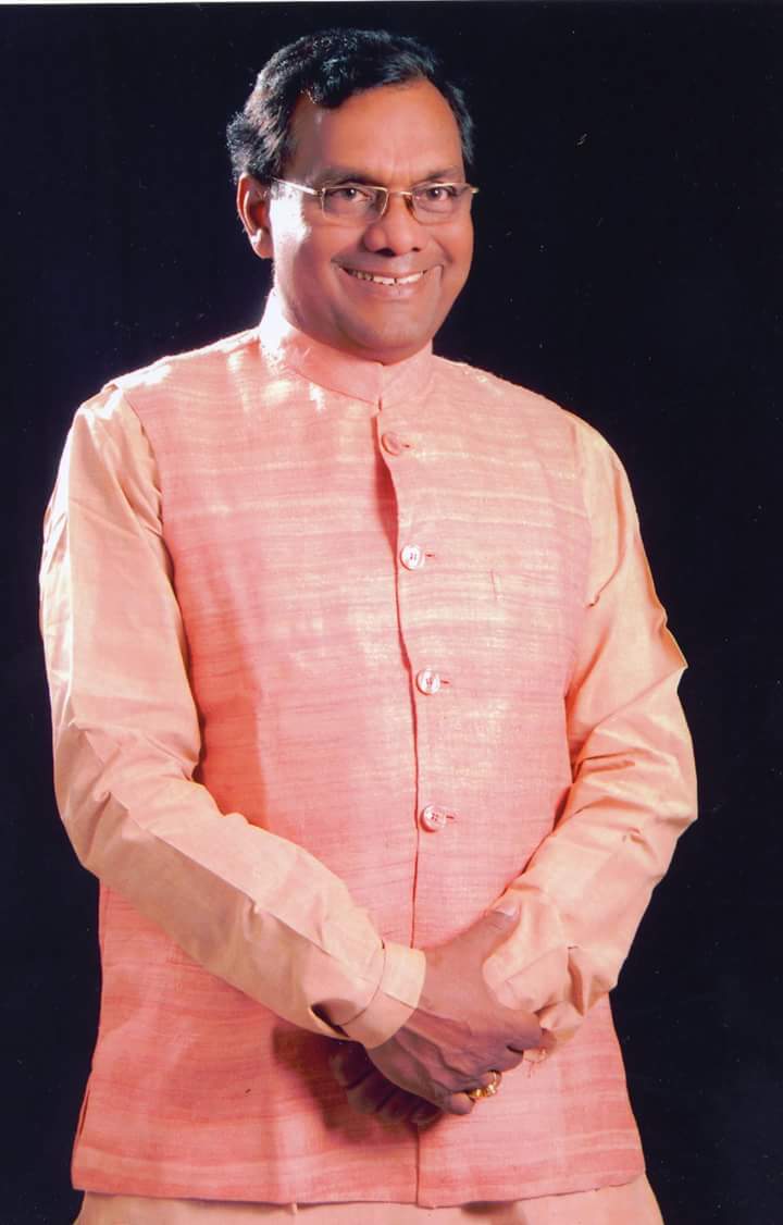 romil_soni's tweet photo. श्री महेन्द्रजी हार्डिया इंदौर के विधानसभा क्षेत्र क्र.5 से लगातार तीन बार विधायक हैं। जनता के बीच आप केवल एक जनप्रतिनिधि के रूप में नही परिवार के सदस्य के रूप में होते हैं।
@HardiaMahendra
#BJP_INDORE_MLAs_24into7WITH_PUBLIC
@Bjp4IndoreMP https://t.co/0JgbWdyFRy