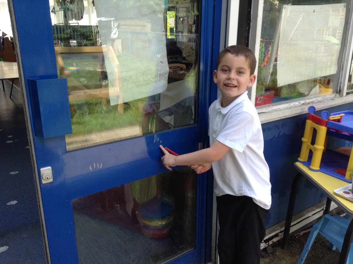 BartonClough's tweet image. Today something terrible happened in the Acorn Class!  The children have been collecting clues to discover what happened ... #intruderalert #pawprints #scratchmarks #carnivore #writingforpurpose