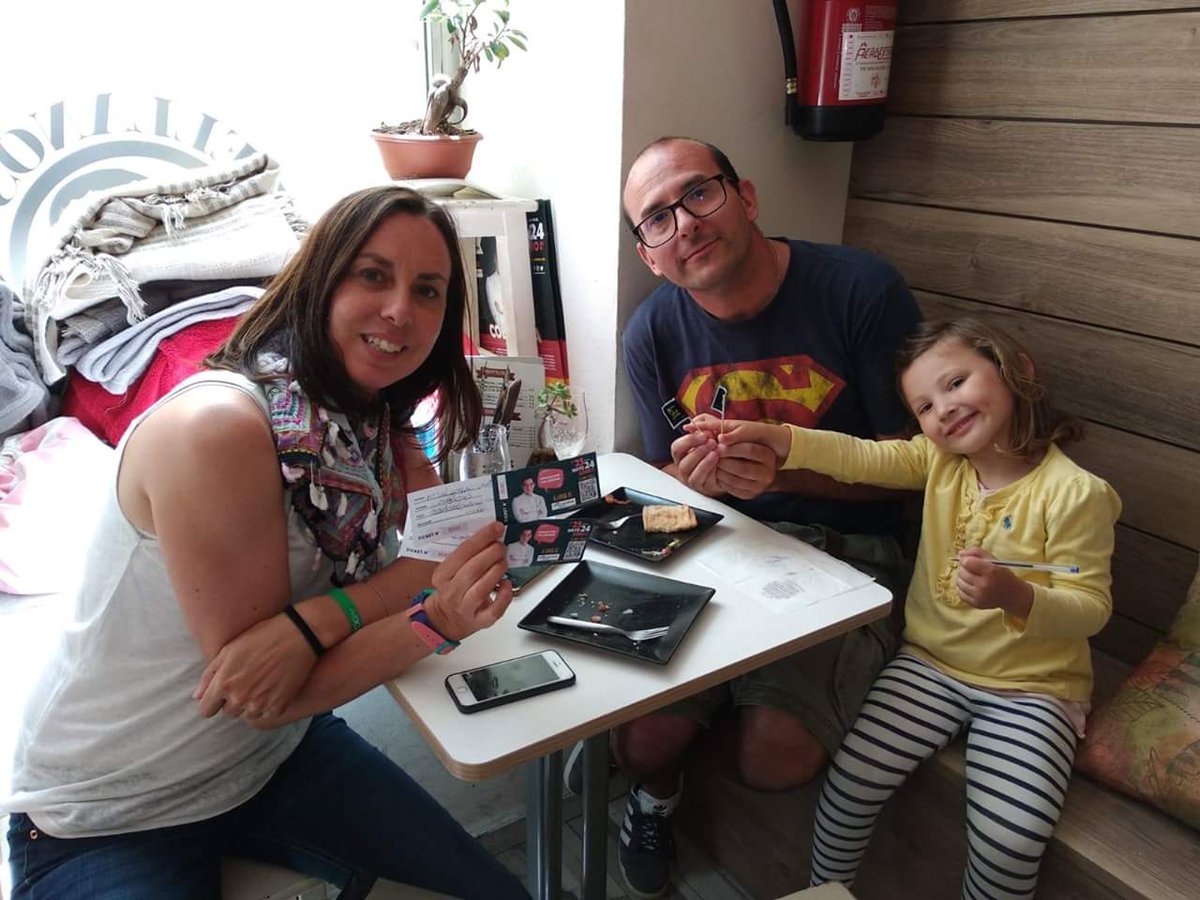 TapaSolidariaAL's tweet photo. Nuevo #FindeSemana de #TapaSolidariaAlmería impresionante!! Muchas gracias a todos!! Hasta el 24 de junio todos podéis colaborar con @argaralmeria  😊😊😍😍 Sois muy grandes!! #Solidaridad #Asídagusto #PorlosniñosconCáncer https://t.co/SYs4iG41s4