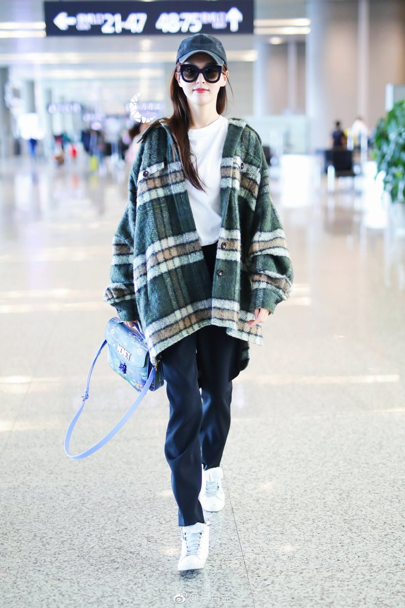 H_A_N_A_M_I's tweet photo. #TiffanyTang airport fashions 2017. https://t.co/VcHyQdl7j5