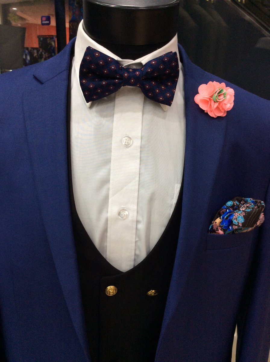 abrollings's tweet photo. Looking good isn't self importance; it's self-respectπ
#abrclothiers #fashion #styles #menonsuits #suits #handsome #fashionblog #fashionista #naijawedding #naijafashion #cute #wedding #weddingsuit https://t.co/nKGRRIIRuD