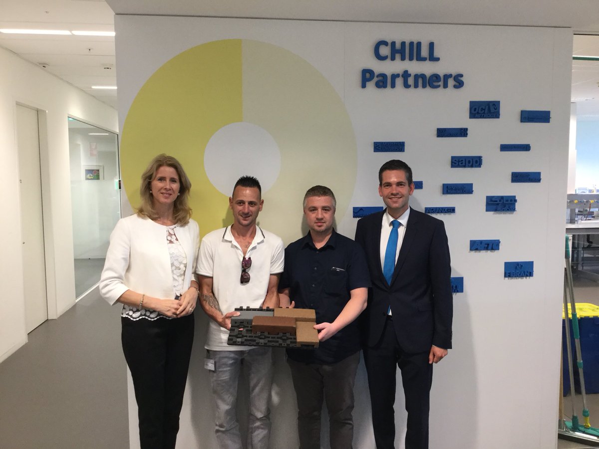 Akkerjoost's tweet photo. Staatssecretaris @MonaKeijzer op werkbezoek in @limburg bij de @Brightlandsnl @Chemelot Campus: van start-up naar scale-up bij Chemelot Innovation and Learning Labs en @Xilloc. https://t.co/1lAn9hYZSA
