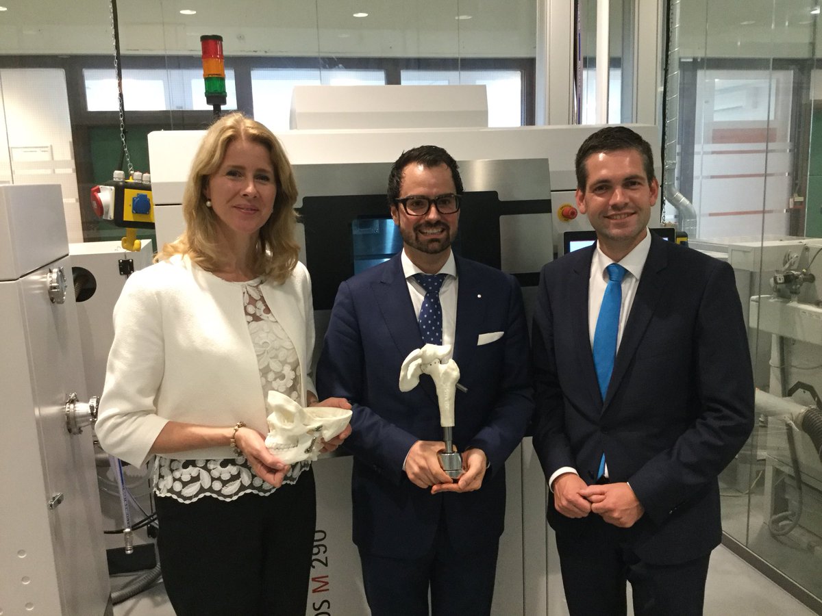 Akkerjoost's tweet photo. Staatssecretaris @MonaKeijzer op werkbezoek in @limburg bij de @Brightlandsnl @Chemelot Campus: van start-up naar scale-up bij Chemelot Innovation and Learning Labs en @Xilloc. https://t.co/1lAn9hYZSA