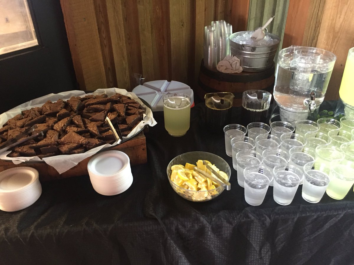 LifeAtUTS's tweet photo. Great evening at the 2018 S.O.A.R. Event at BBQ Hill! 
#GoRedHawks https://t.co/7P0zymsHKM